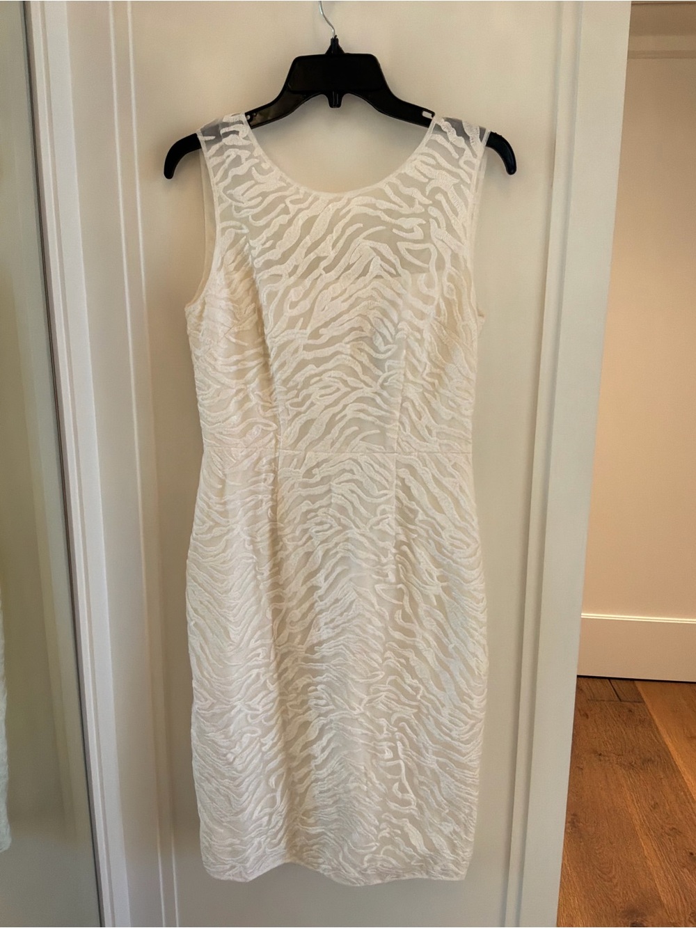 BCBGMaxAzria Ivory Textured Sleeveless Sheath Dress size 6 NWT